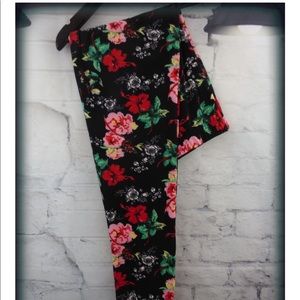 Women’s valentine day leggings size os